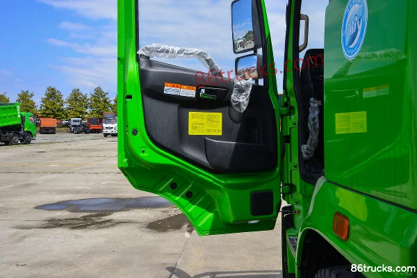 Dayun Fengshang Heavy-Duty 245hp 6X2(8 wheels) 5.5m Dump Truck Cab (2) | 86Trucks