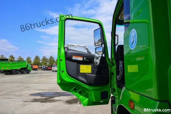 Dayun Fengshang Heavy-Duty 245hp 6X2(8 wheels) 5.5m Dump Truck Cab (1) | 86Trucks