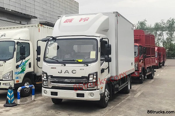 JAC Weiling M6 3.0L 129hp CNG 4X2(6 wheels) 4.05m Refrigerated Truck Exterior (3) | 86Trucks
