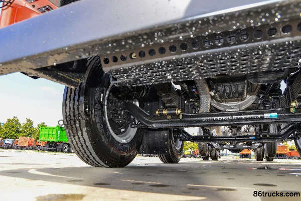 Dayun Fengshang Standard Load 270 hp 8X2(10 wheels) 8m Stake Truck Chassis (2) | 86Trucks