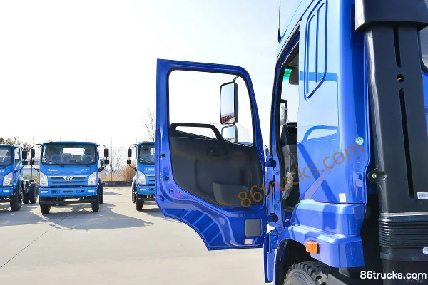 Sanhuan Shitong Haolong Luxury Edition 270 hp 8X2(10 wheels) 7.6m Side Panel Cargo Truck (Fast Gear 10-speed) Cab (1) | 86Trucks