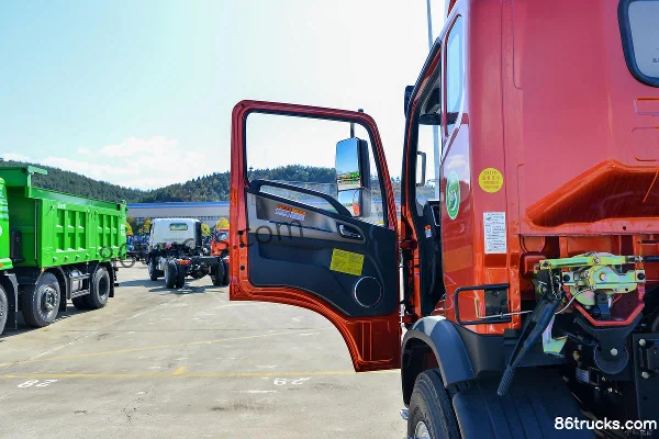 Dayun Yunlong Standard Load 220hp 6X2(8 wheels) 6.8m Flatbed Truck Cab (1) | 86Trucks