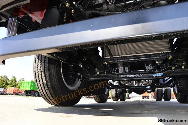 Dayun Yunlong Standard Load 220hp 6X2(8 wheels) 6.8m Flatbed Truck Chassis (2) | 86Trucks