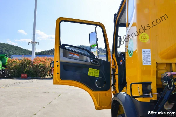 Dayun Yunlong 200 hp 4X2(6 wheels) 4.9m truck-mounted crane Cab (1) | 86Trucks