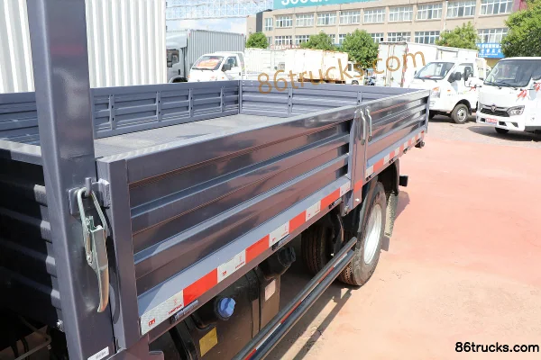 Sinotruk HOWO Tongshuai 145 hp 4X2(6 wheels) 3.85m Single Row Cab Flatbed Light Truck (WLY 5-Speed) Body (2) | 86Trucks