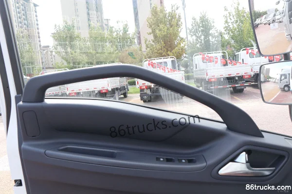 Jiangxi Isuzu Yifang EC5 116hp 4X2(6 wheels) 4.2m Single Row Van Light Truck (China VI) Cab (2) | 86Trucks