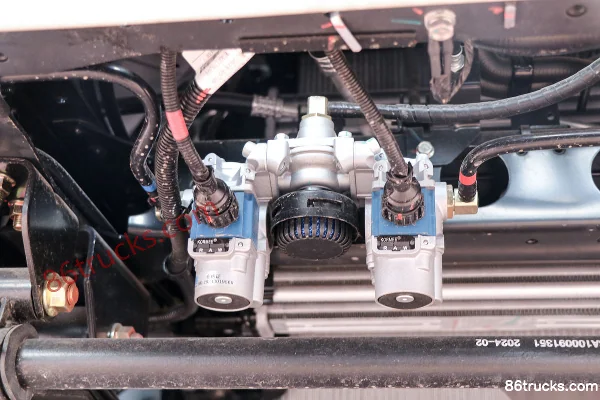 Jiangxi Isuzu Yifang EC5 116hp 4X2(6 wheels) 4.2m Single Row Van Light Truck (China VI) Chassis (3) | 86Trucks