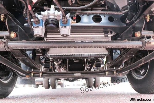 Jiangxi Isuzu Yifang EC5 116hp 4X2(6 wheels) 4.2m Single Row Van Light Truck (China VI) Chassis (1) | 86Trucks