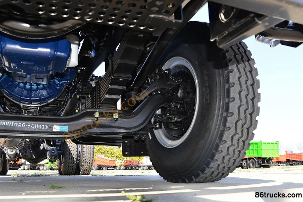 Dayun Fengshang 300 ch 6X4(10 roues) camion plateau avec grue 8 m Châssis (3) | 86Trucks