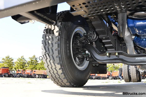 Dayun Fengshang 300 ch 6X4(10 roues) camion plateau avec grue 8 m Châssis (2) | 86Trucks