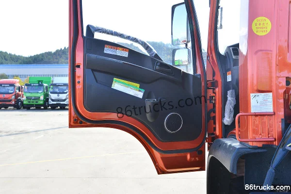 Dayun G6 200hp 4X2(6 wheels) truck-mounted crane Cab (2) | 86Trucks