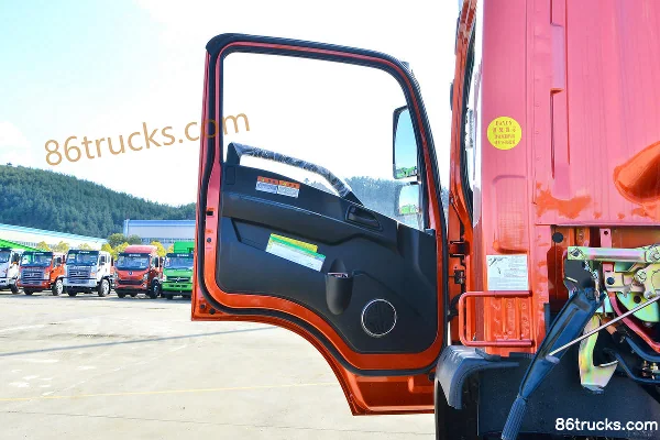 Dayun G6 200hp 4X2(6 wheels) truck-mounted crane Cab (1) | 86Trucks