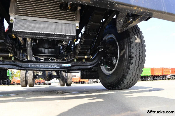 Dayun G6 200hp 4X2(6 wheels) truck-mounted crane Chassis (3) | 86Trucks