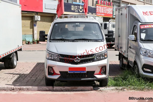 Changan Kuayue Wang X7 2.0L 144 hp 4X2(6 wheels) Gasoline 2.85m Double-row Stake Truck Exterior (2) | 86Trucks