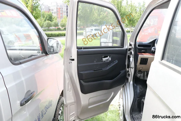Changan Kuayue Wang X7 2.0L 144 hp 4X2(6 wheels) Gasoline 2.85m Double-row Stake Truck Cab (1) | 86Trucks