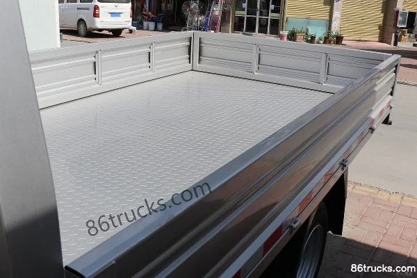 Changan Kuayue Wang X7 2.0L 144 hp 4X2(6 wheels) Gasoline 2.85m Double-row Stake Truck Body (3) | 86Trucks