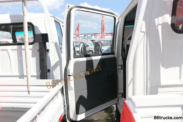 Dongfeng Xiaobawang W15 1.6L 123hp 4X2(6 wheels) gasoline 3.1m double-row flatbed mini truck Cab (1) | 86Trucks