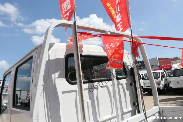 Dongfeng Xiaobawang W15 1.6L 123hp 4X2(6 wheels) gasoline 3.1m double-row flatbed mini truck Body (1) | 86Trucks