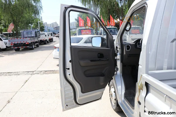 Dongfeng Xiaobawang W18 1.6L 122 hp 4X2(6 wheels) 3.3m single-row flatbed micro truck (China VI) Cab (1) | 86Trucks