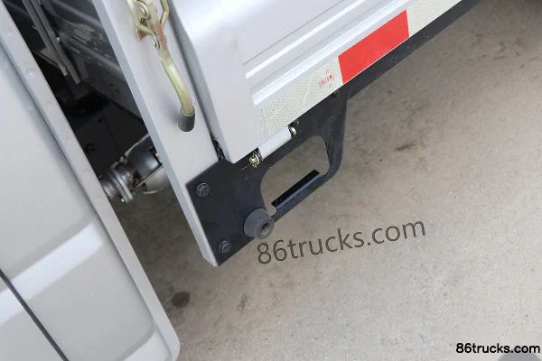Dongfeng Xiaobawang W18 1.6L 122 hp 4X2(6 wheels) 3.3m single-row flatbed micro truck (China VI) Body (3) | 86Trucks