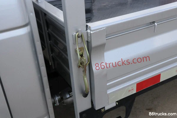 Dongfeng Xiaobawang W18 1.6L 122 hp 4X2(6 wheels) 3.3m single-row flatbed micro truck (China VI) Body (2) | 86Trucks