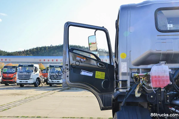 Dayun Yunlong 200 ch 4X2(6 roues) 5,6 m camion grue Cabine (1) | 86Trucks