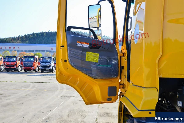 Dayun F7 composite 240 ch 6X2(8 roues) camion grue 7,3 m (levage intermédiaire) Cabine (2) | 86Trucks