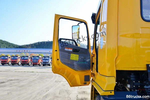 Dayun F7 composite 240 ch 6X2(8 roues) camion grue 7,3 m (levage intermédiaire) Cabine (1) | 86Trucks
