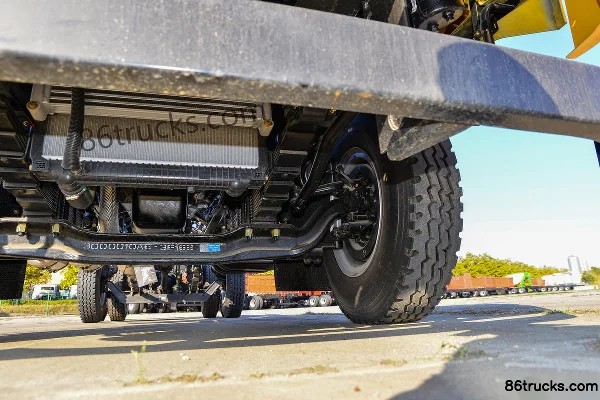 Dayun F7 composite 240 ch 6X2(8 roues) camion grue 7,3 m (levage intermédiaire) Châssis (3) | 86Trucks