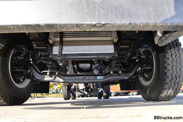 Dayun F7 composite 240 ch 6X2(8 roues) camion grue 7,3 m (levage intermédiaire) Châssis (1) | 86Trucks