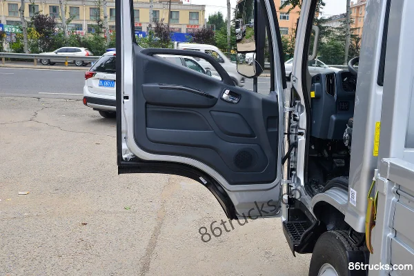 Foton Aoling CTV 163hp 4X2(6 wheels) 4.17m Single Row Flatbed Light Truck (WLY 6-speed) Cab (2) | 86Trucks