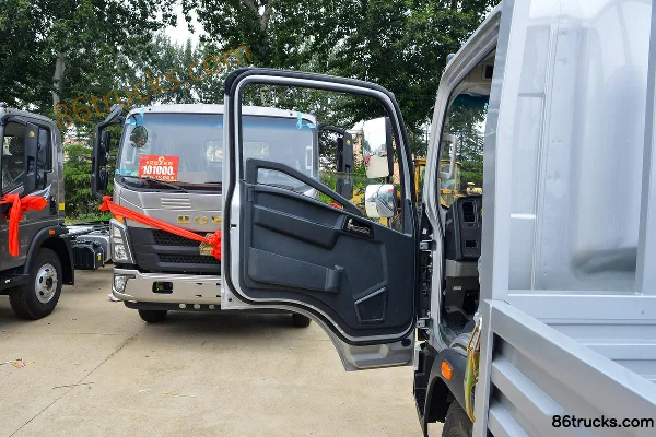 Sinotruk HOWO Hanjiang 143hp 4X2(6 wheels) 4.15m single-row flatbed light truck (mid-body) Cab (1) | 86Trucks