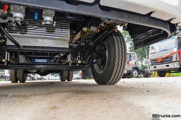 Sinotruk HOWO Hanjiang 143hp 4X2(6 wheels) 4.15m single-row flatbed light truck (mid-body) Chassis (3) | 86Trucks