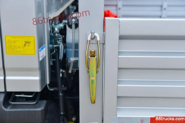 Sinotruk HOWO Hanjiang 143hp 4X2(6 wheels) 4.15m single-row flatbed light truck (mid-body) (3) | 86Trucks