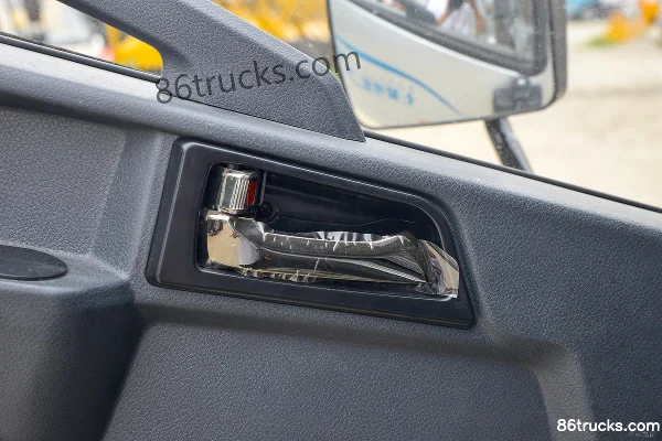 Sinotruk HOWO Hanjiang 151hp 4X2(6 wheels) 4.15m Single Row Van Light Truck Cab (3) | 86Trucks