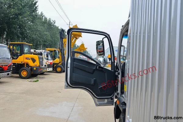 Sinotruk HOWO Hanjiang 151hp 4X2(6 wheels) 4.15m Single Row Van Light Truck Cab (1) | 86Trucks