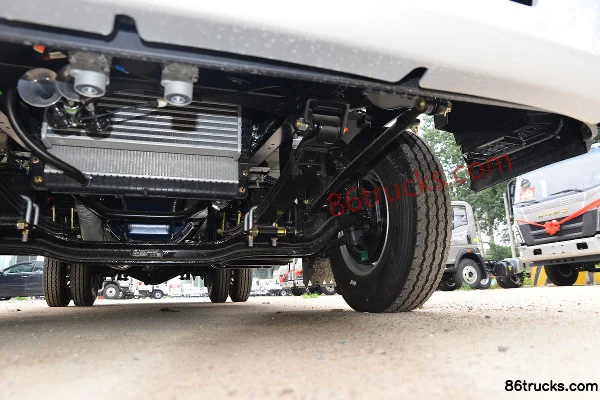 Sinotruk HOWO Hanjiang 151hp 4X2(6 wheels) 4.15m Single Row Van Light Truck Chassis (3) | 86Trucks