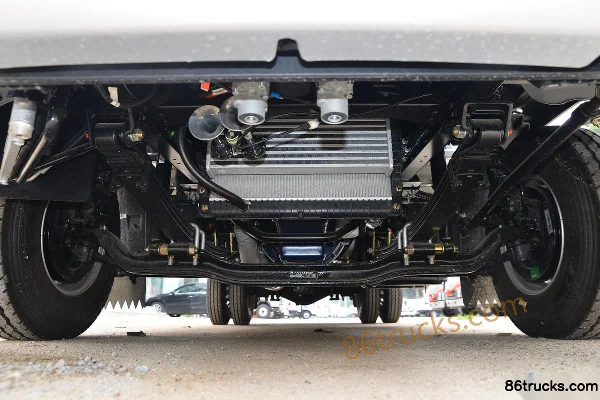 Sinotruk HOWO Hanjiang 151hp 4X2(6 wheels) 4.15m Single Row Van Light Truck Chassis (1) | 86Trucks