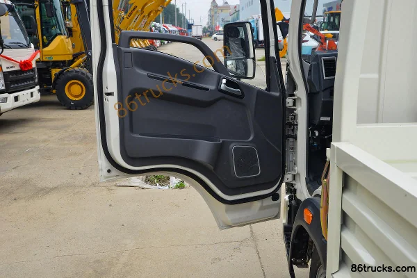 Sinotruk HOWO Hanjiang M 115hp 4X2(6 wheels) 4.15m Single Row Flatbed Light Truck Cab (2) | 86Trucks
