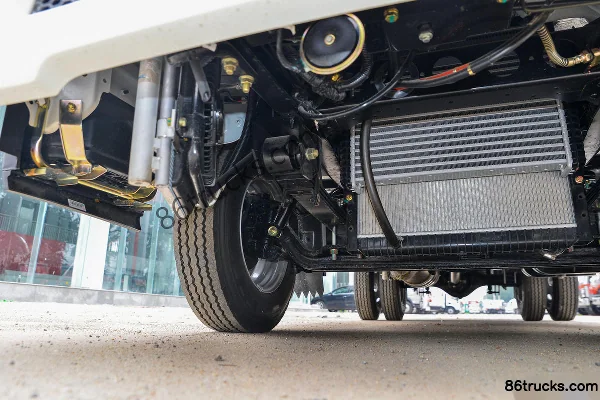 Sinotruk HOWO Hanjiang M 115hp 4X2(6 wheels) 4.15m Single Row Flatbed Light Truck Chassis (2) | 86Trucks