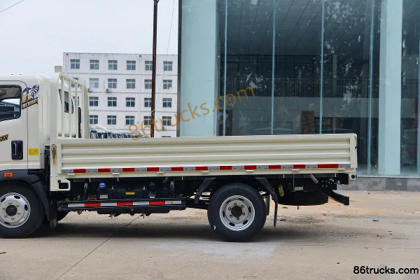 Sinotruk HOWO Hanjiang M 115hp 4X2(6 wheels) 4.15m Single Row Flatbed Light Truck Body (2) | 86Trucks
