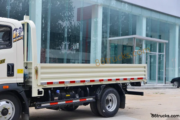 Sinotruk HOWO Hanjiang M 115hp 4X2(6 wheels) 4.15m Single Row Flatbed Light Truck Body (1) | 86Trucks