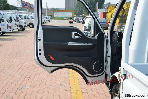 Dongfeng T5 95hp 4X2(6 wheels) 3.965m Single Row Flatbed Light Truck (Beijing VI) Cab (2) | 86Trucks
