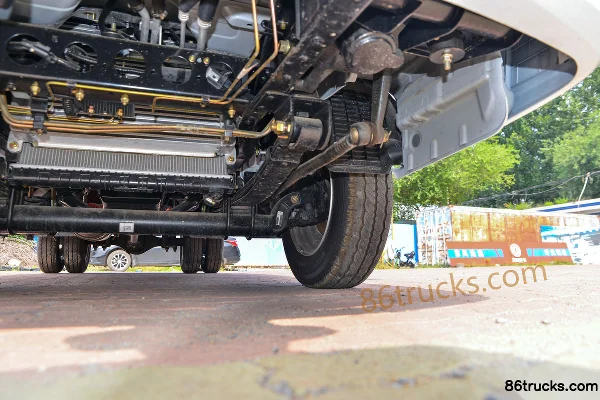 Dongfeng T5 95hp 4X2(6 wheels) 3.965m Single Row Flatbed Light Truck (Beijing VI) Chassis (3) | 86Trucks