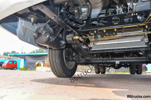 Dongfeng T5 95hp 4X2(6 wheels) 3.965m Single Row Flatbed Light Truck (Beijing VI) Chassis (2) | 86Trucks