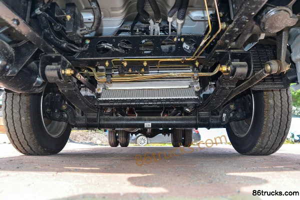 Dongfeng T5 95hp 4X2(6 wheels) 3.965m Single Row Flatbed Light Truck (Beijing VI) Chassis (1) | 86Trucks