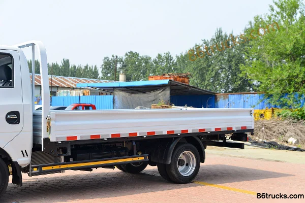 Dongfeng T5 95hp 4X2(6 wheels) 3.965m Single Row Flatbed Light Truck (Beijing VI) Body (1) | 86Trucks