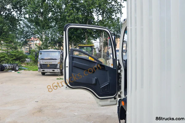 Sinotruk HOWO Hanjiang 160hp 4X2(6 wheels) 4.15m Single Row Van Light Truck Cab (1) | 86Trucks