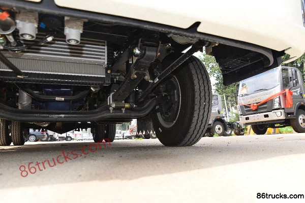 Sinotruk HOWO Hanjiang 160hp 4X2(6 wheels) 4.15m Single Row Van Light Truck Chassis (3) | 86Trucks