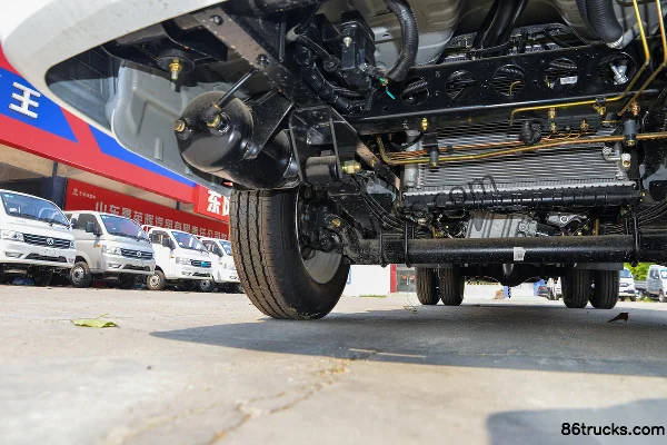 Dongfeng T5 1,6 L 105 ch 4X2(6 roues) CNG 2,425 m petit camion plateau double cabine (voie large) (China VI) Châssis (2) | 86Trucks
